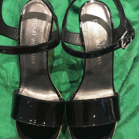 Stuart Weitzman “Singlesky” patent sandal wedges - Picture 4 of 5